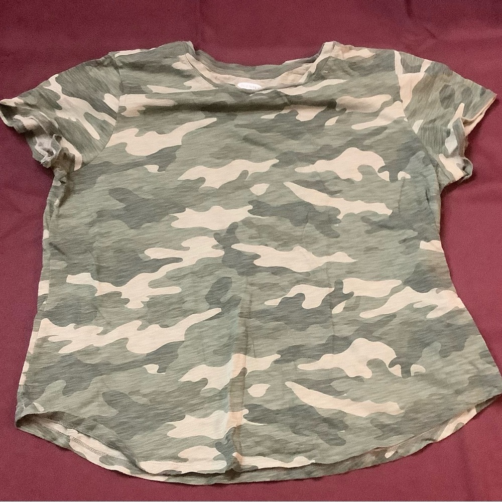 EUC Old Navy camo t-shirt